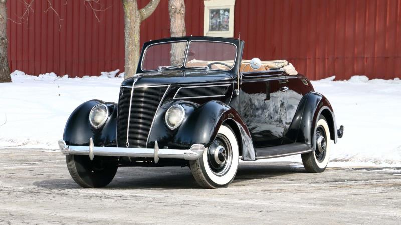 1937 Ford Deluxe Cabriolet