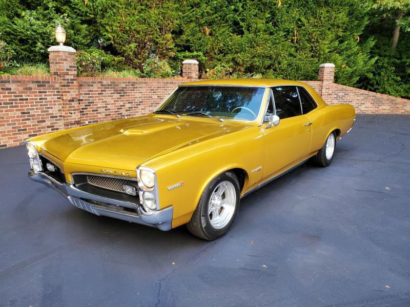 1967 Pontiac Tempest in Candy Gold