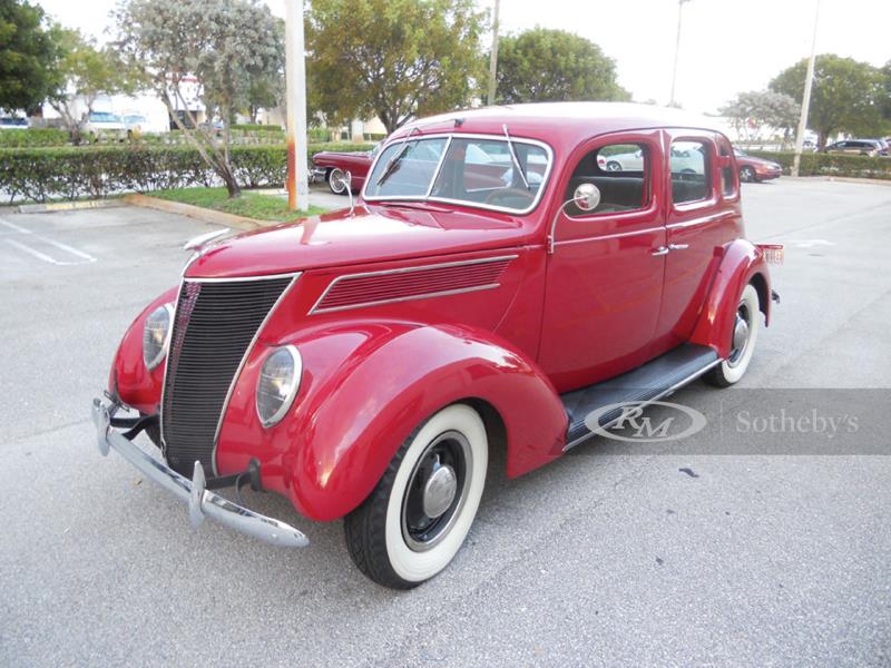 1937 Ford Deluxe V-8