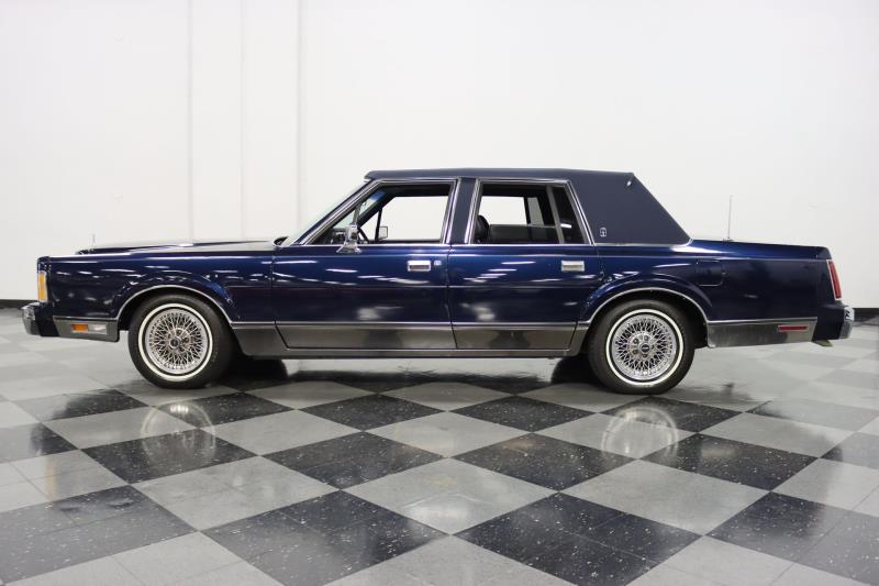 1989 Lincoln FourDoor Town Car Value & Price Guide
